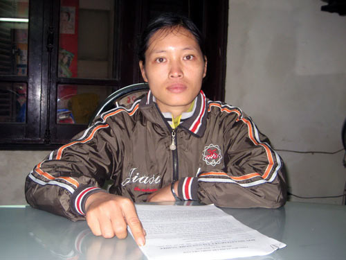 Chị Nguyễn Thị Thu, vợ lao động Lê Văn Thắng