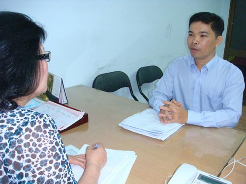 Ông Đỗ Thanh Anh đang trình bày  vụ việc tại Báo Người Lao Động